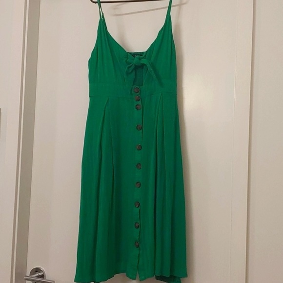 Lulu’s green dress excellent condition worn once - Picture 2 of 3